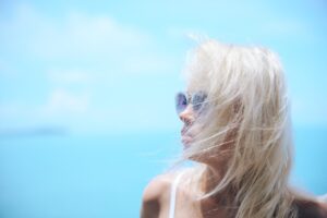 白髪の悩みを解消する女性向けサブスクサービスは？